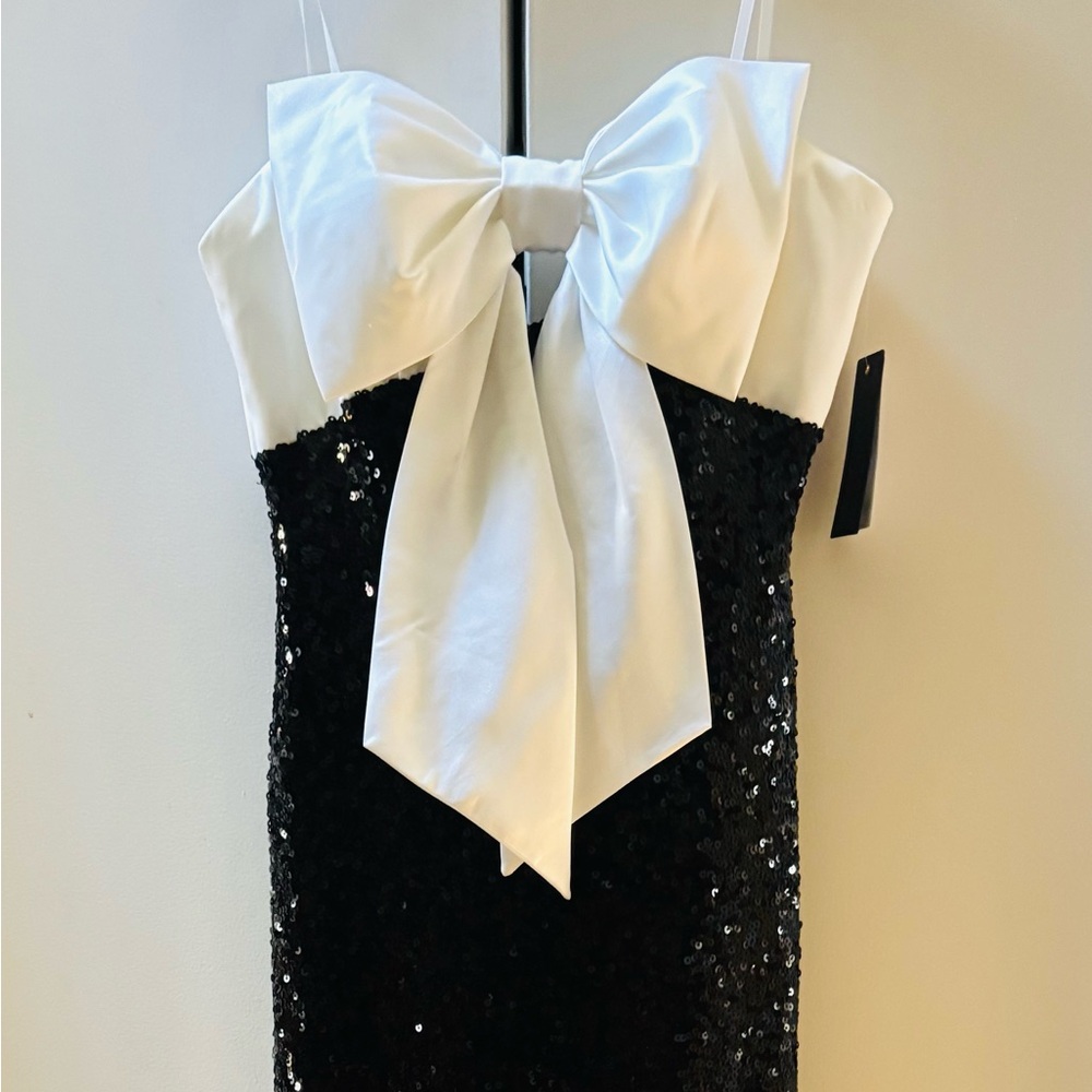 Elegant strapless, sequins Black & White gown